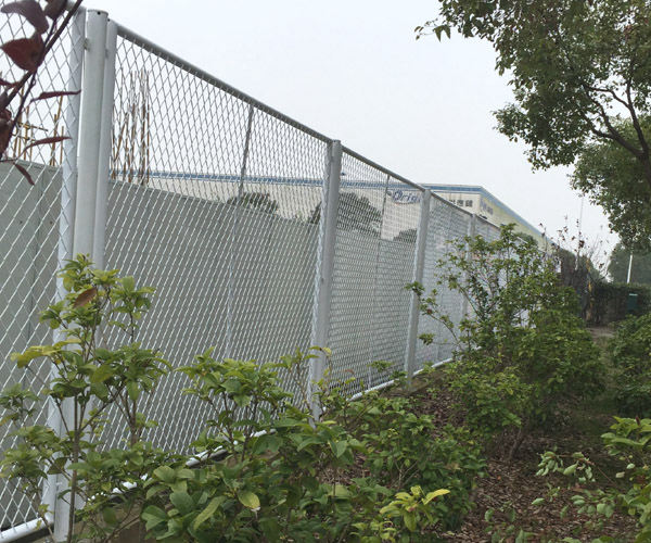 鋼板網(wǎng)圍欄網(wǎng)價(jià)格 鋼板網(wǎng)圍欄網(wǎng)價(jià)格